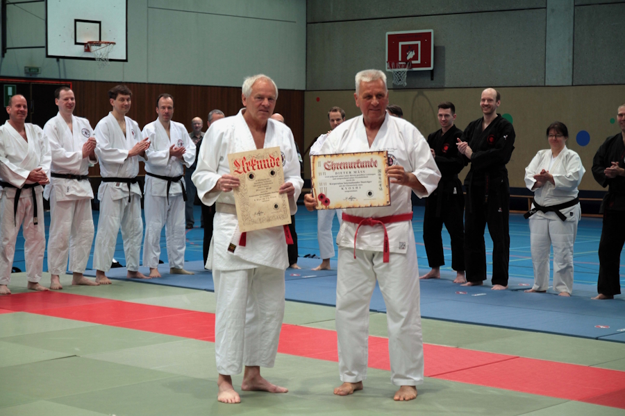 Verleihung des 8. Dan Jiu Jitsu an Dieter Mäß